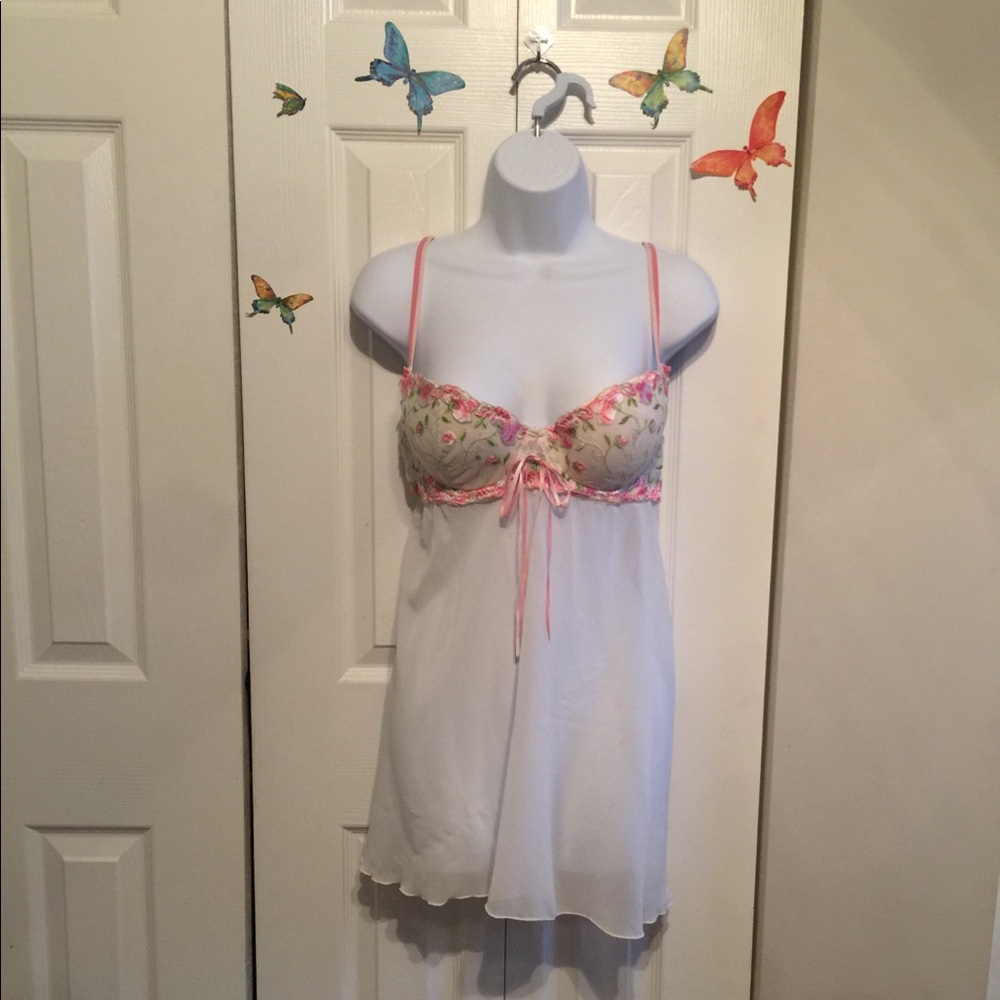 Lingerie with pink roses large bra size.